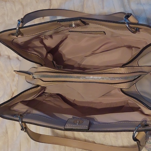 EUC Nine West Cream and Tan Purse - Picture 8 of 9